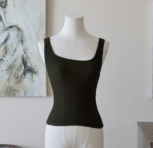 Aritzia Babaton Green Ribbed fitted crop tank size XS